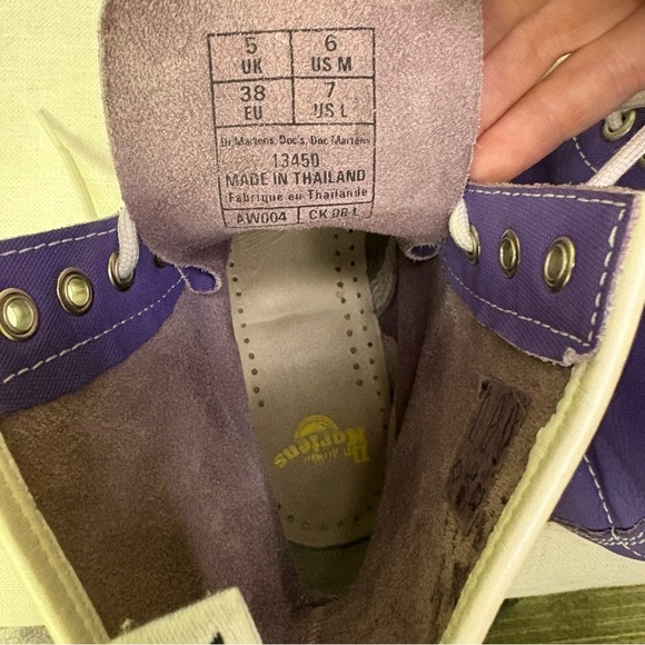 Dr Martens 13450 Mens 6 Women’s 8 RARE Purple White Sole Lace Up Boots Like New - Picture 7 of 11